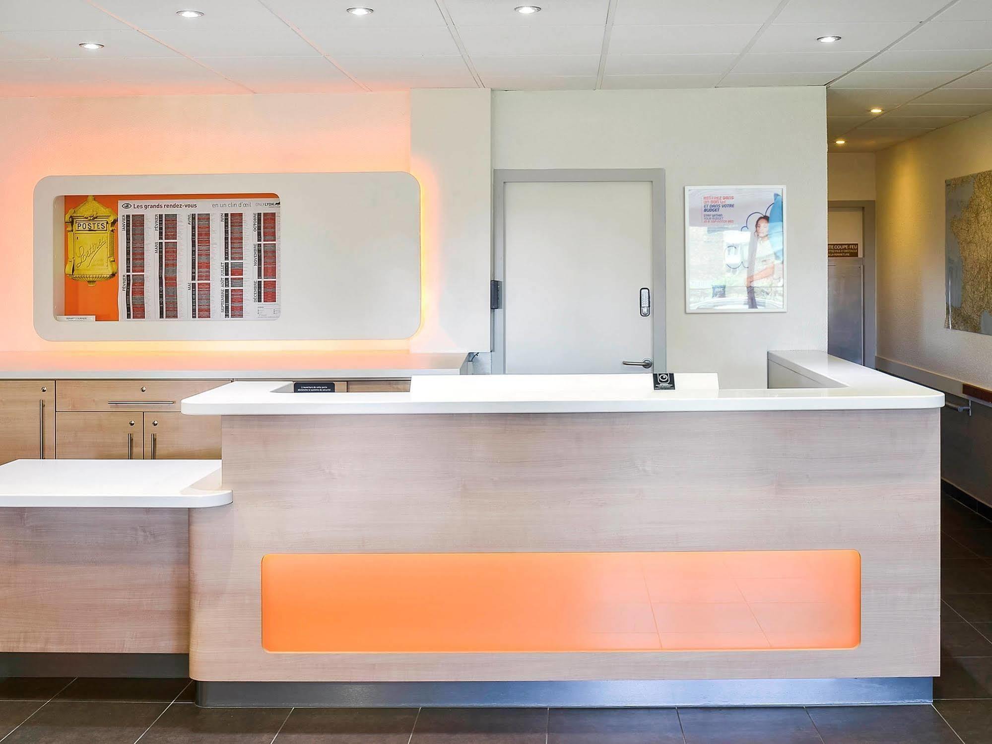 Hotel Ibis Budget Lyon Sud Saint-Fons A7 ภายนอก รูปภาพ