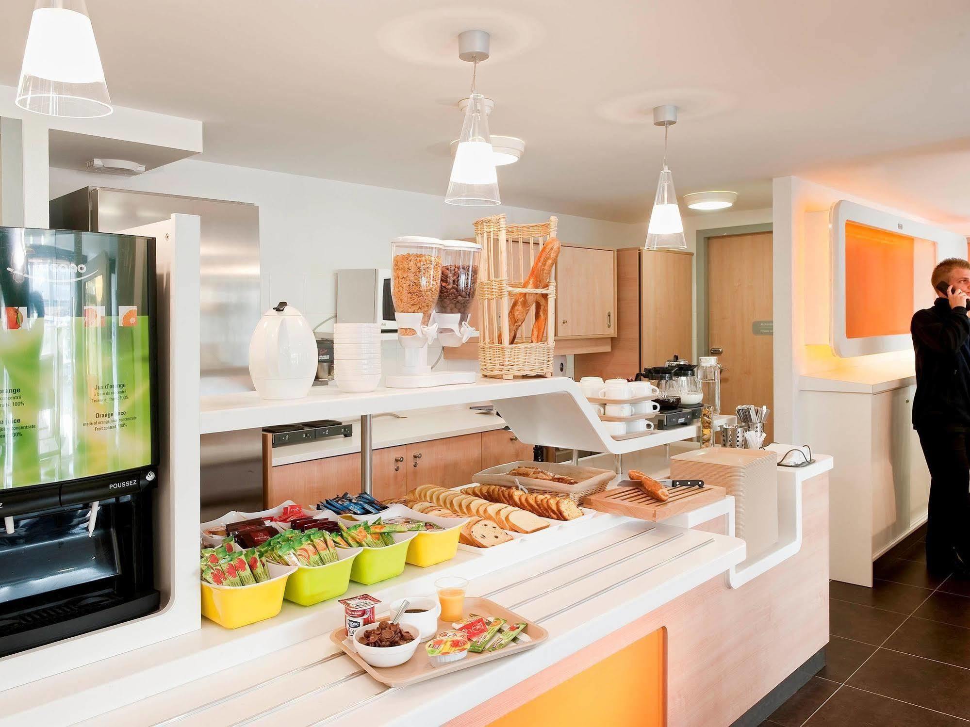 Hotel Ibis Budget Lyon Sud Saint-Fons A7 ภายนอก รูปภาพ
