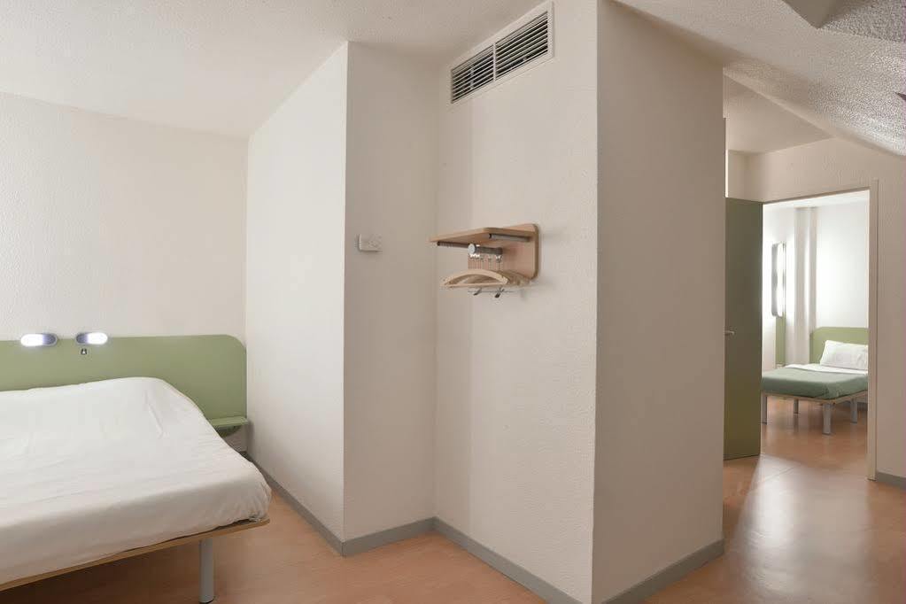 Hotel Ibis Budget Lyon Sud Saint-Fons A7 ภายนอก รูปภาพ